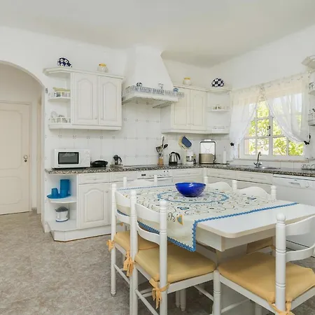 Cerro - Great Location - 3 Mins To Restaurants And Near Sao Rafael *